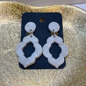 Winter White earrings (clip)